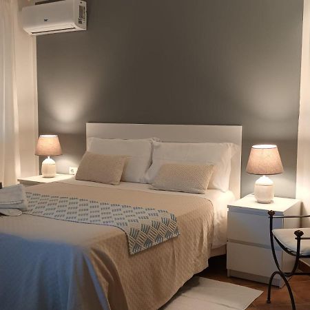 Domus Francy Hotel San Teodoro  Buitenkant foto