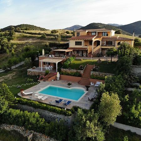 Domus Francy Hotel San Teodoro  Buitenkant foto