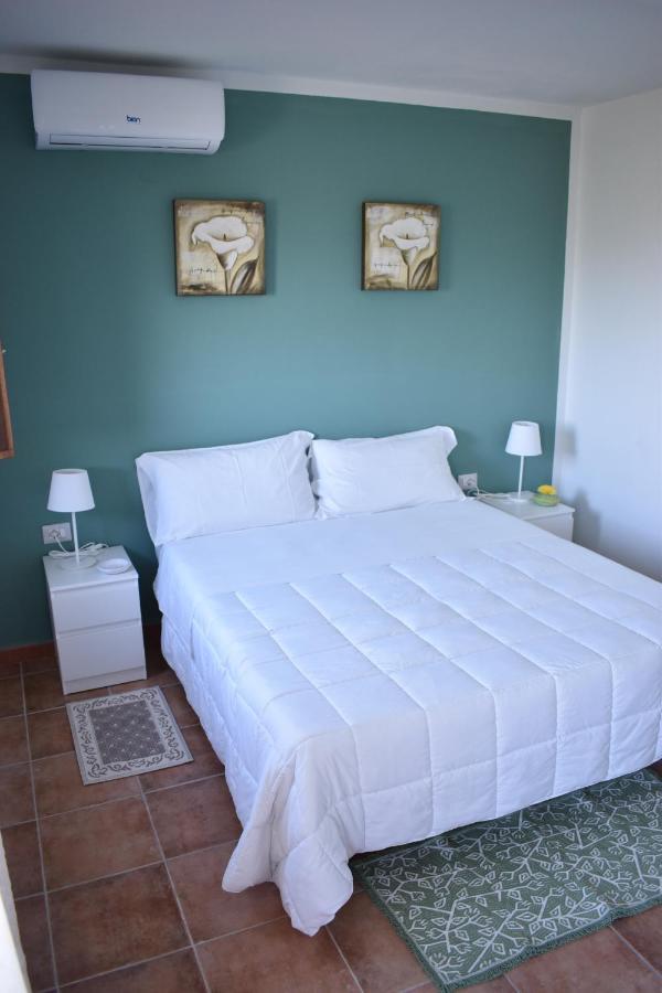 Domus Francy Hotel San Teodoro  Buitenkant foto