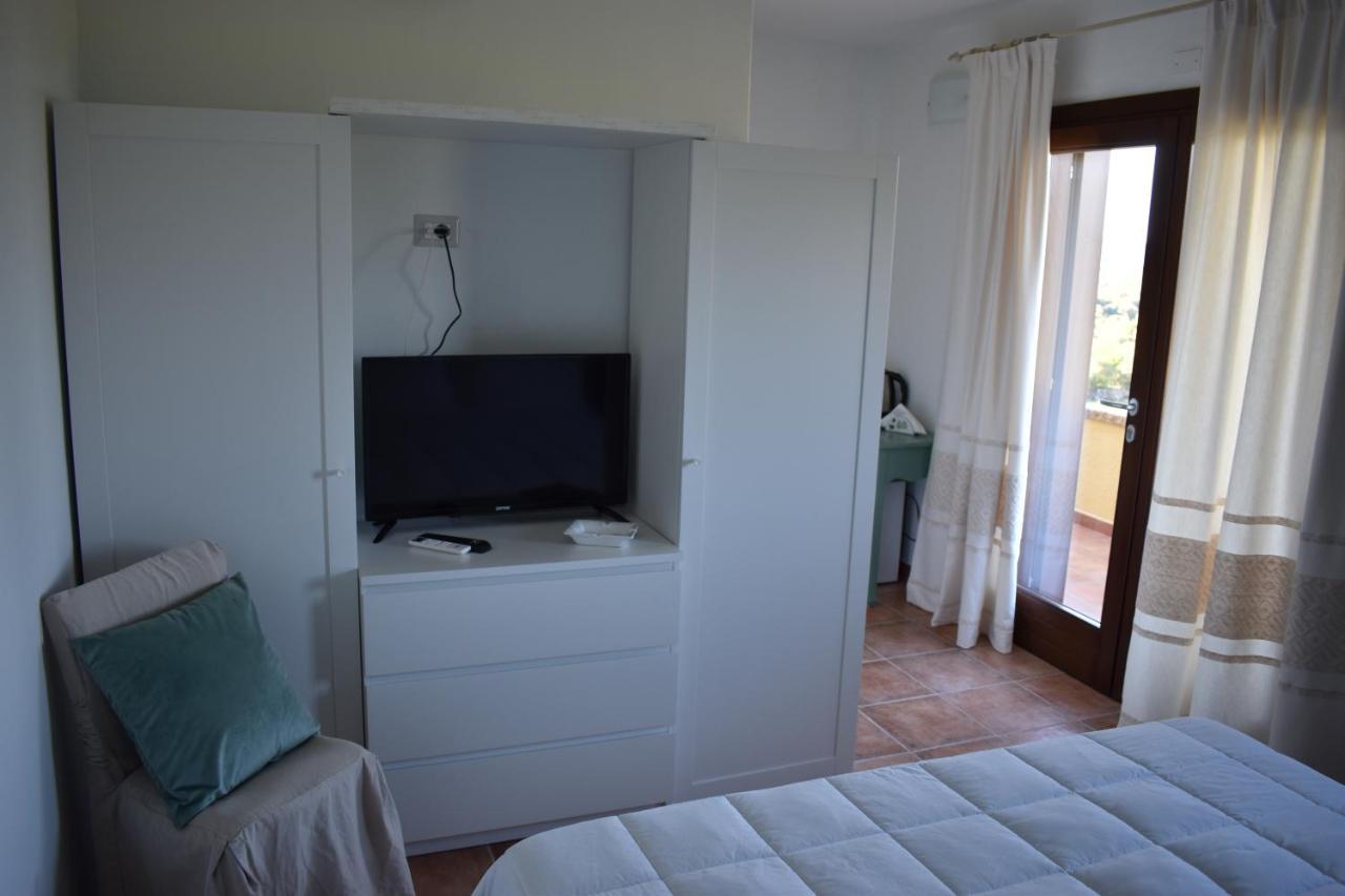 Domus Francy Hotel San Teodoro  Buitenkant foto