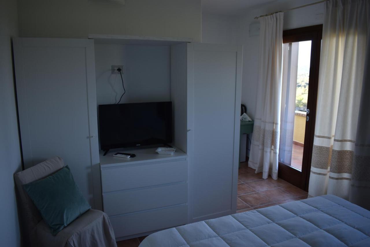 Domus Francy Hotel San Teodoro  Buitenkant foto