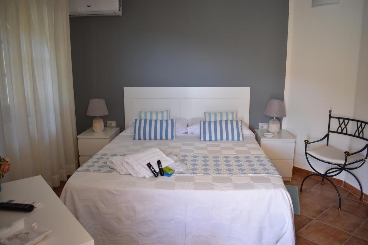 Domus Francy Hotel San Teodoro  Buitenkant foto