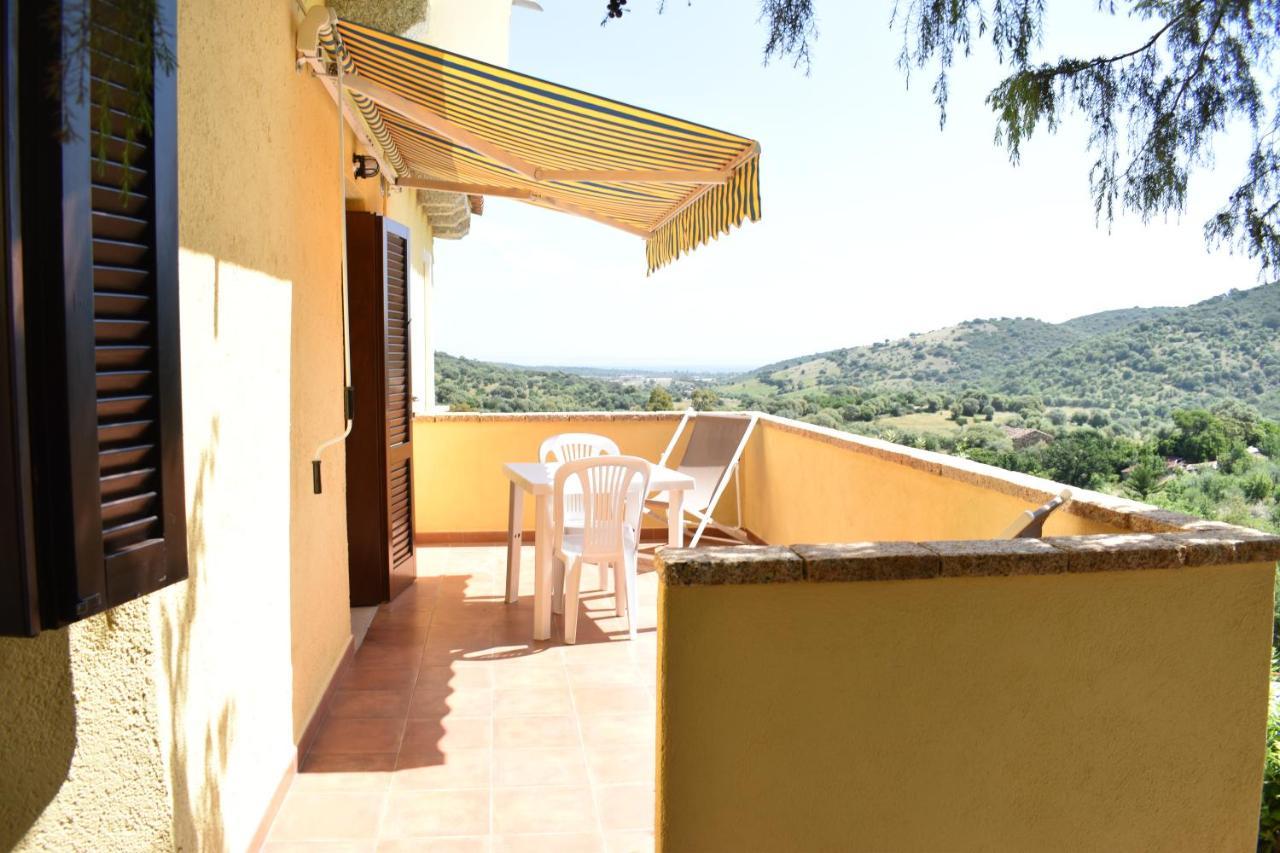 Domus Francy Hotel San Teodoro  Buitenkant foto