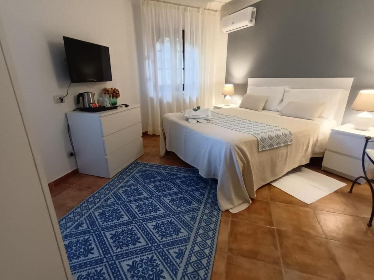 Domus Francy Hotel San Teodoro  Buitenkant foto