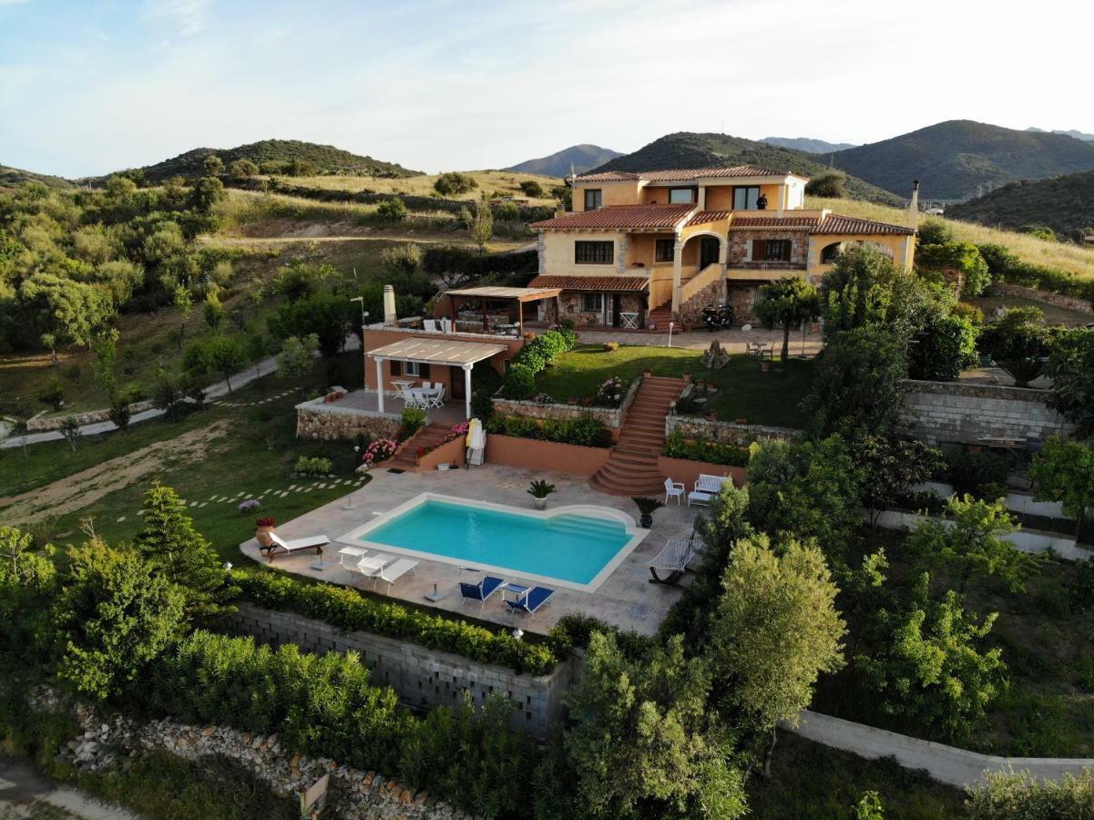 Domus Francy Hotel San Teodoro  Buitenkant foto