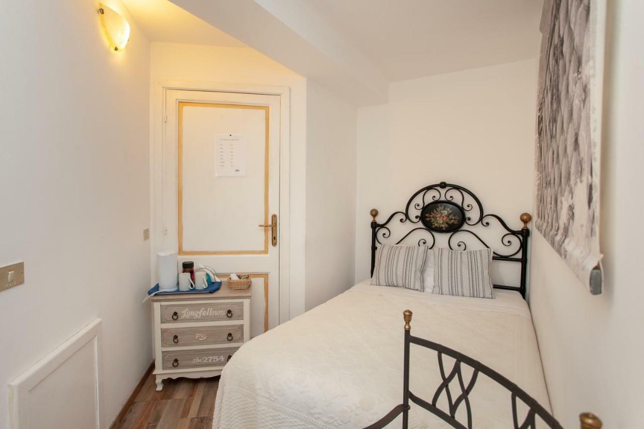 Domus Francy Hotel San Teodoro  Buitenkant foto