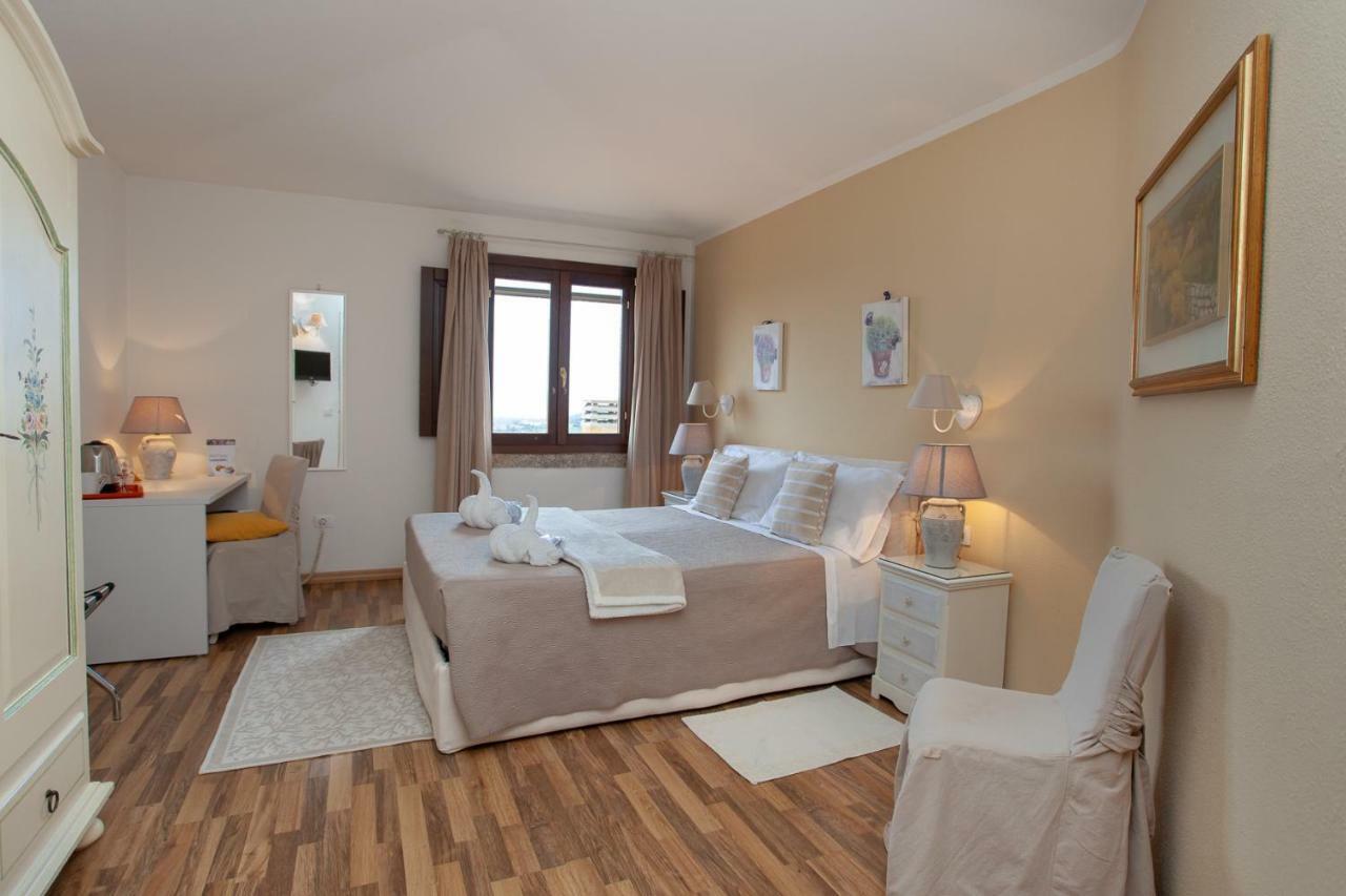 Domus Francy Hotel San Teodoro  Buitenkant foto