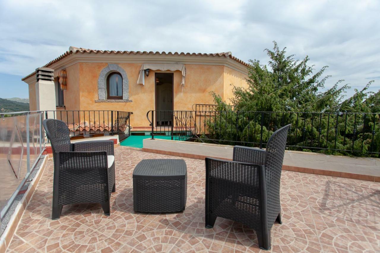 Domus Francy Hotel San Teodoro  Buitenkant foto