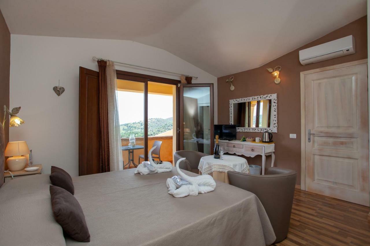 Domus Francy Hotel San Teodoro  Buitenkant foto