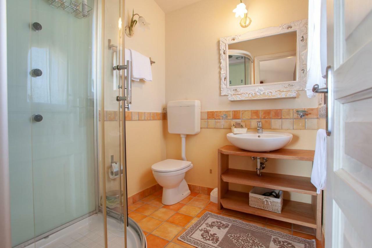 Domus Francy Hotel San Teodoro  Buitenkant foto