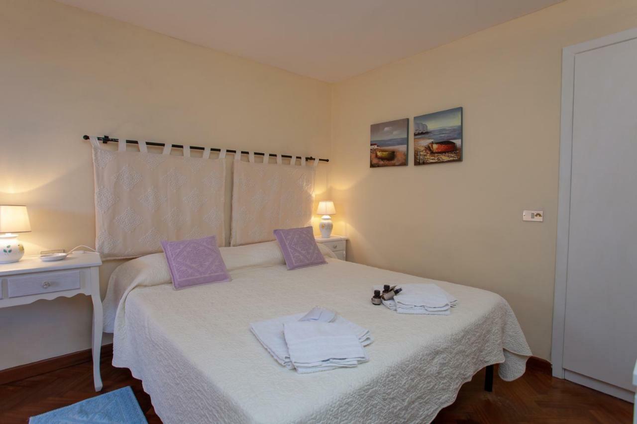 Domus Francy Hotel San Teodoro  Buitenkant foto