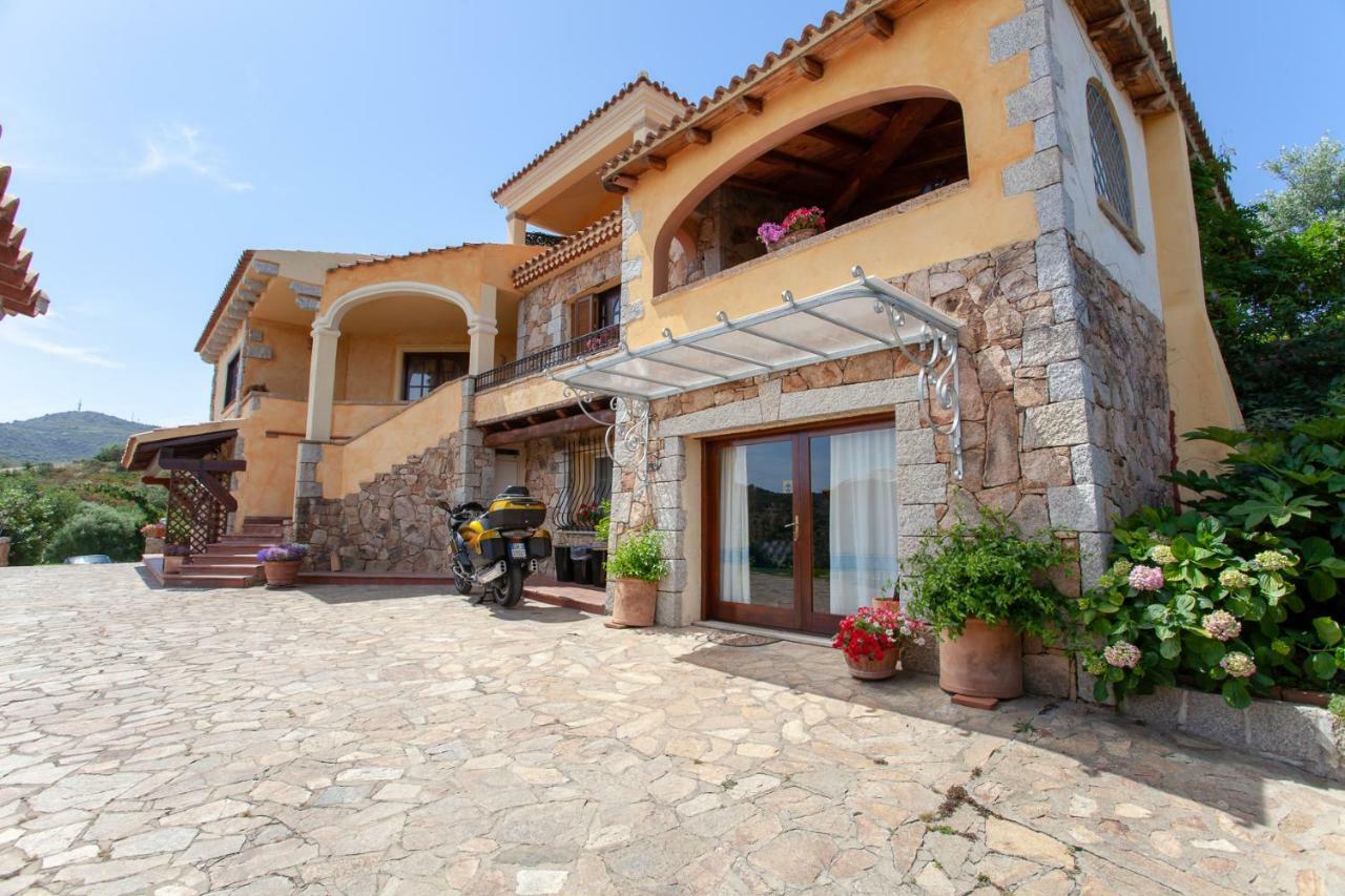 Domus Francy Hotel San Teodoro  Buitenkant foto