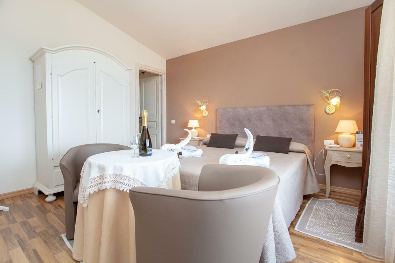 Domus Francy Hotel San Teodoro  Buitenkant foto