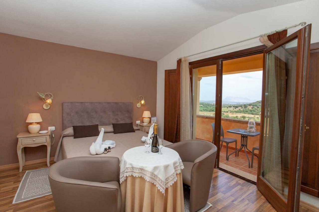 Domus Francy Hotel San Teodoro  Buitenkant foto