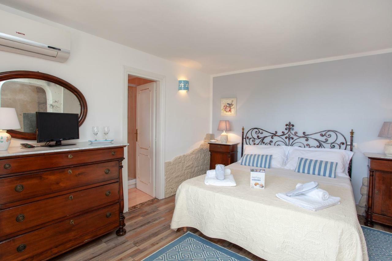 Domus Francy Hotel San Teodoro  Buitenkant foto