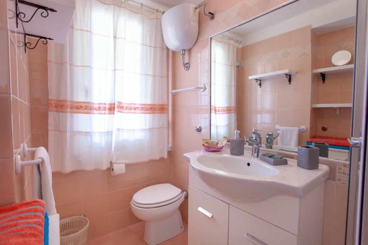 Domus Francy Hotel San Teodoro  Buitenkant foto