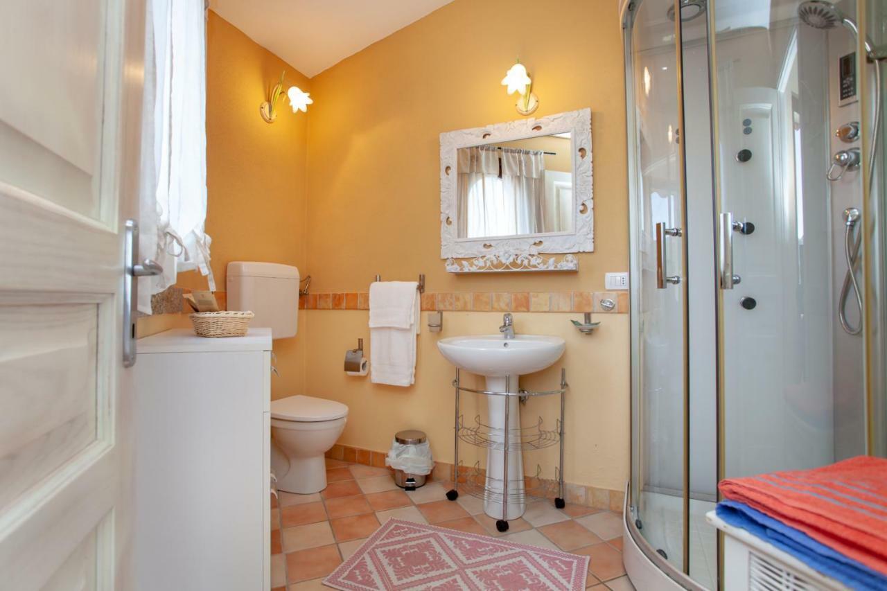 Domus Francy Hotel San Teodoro  Buitenkant foto