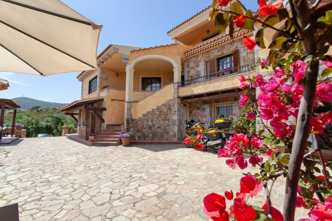 Domus Francy Hotel San Teodoro  Buitenkant foto