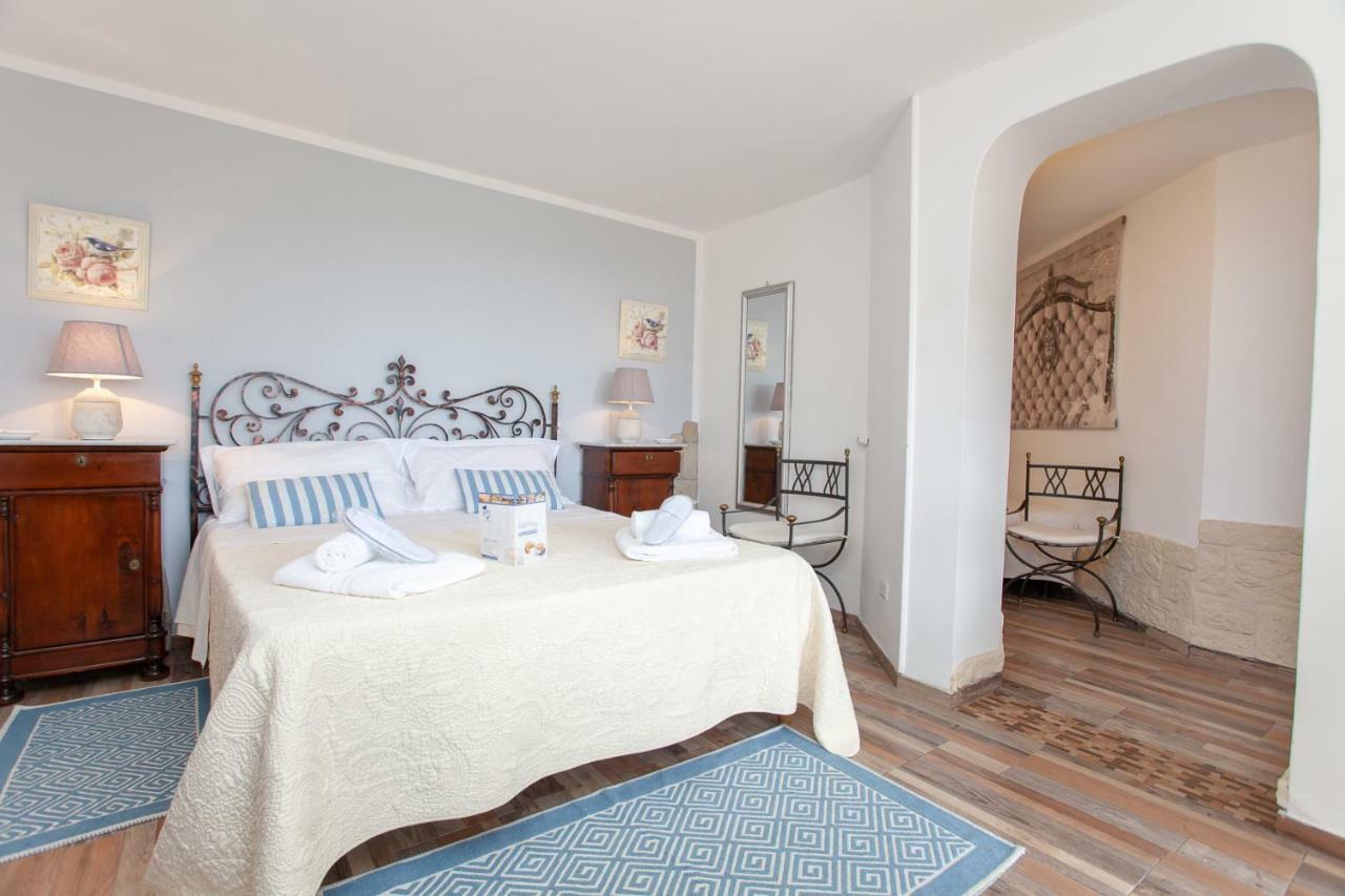 Domus Francy Hotel San Teodoro  Buitenkant foto