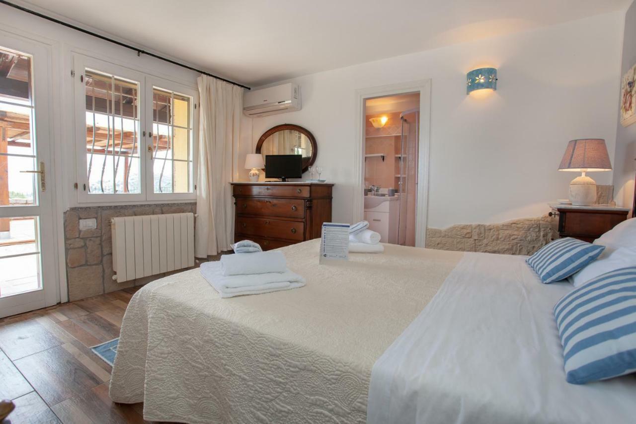 Domus Francy Hotel San Teodoro  Buitenkant foto