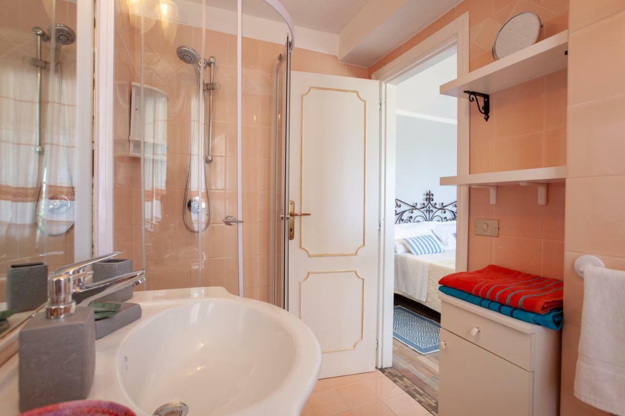 Domus Francy Hotel San Teodoro  Buitenkant foto