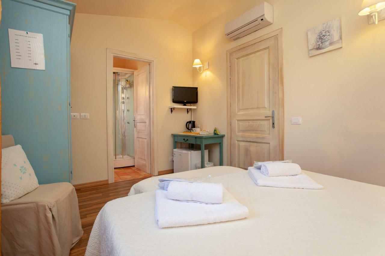 Domus Francy Hotel San Teodoro  Buitenkant foto