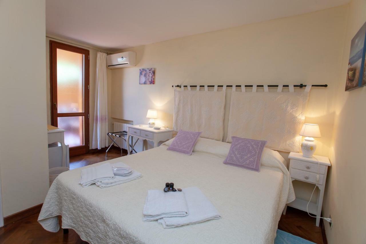 Domus Francy Hotel San Teodoro  Buitenkant foto