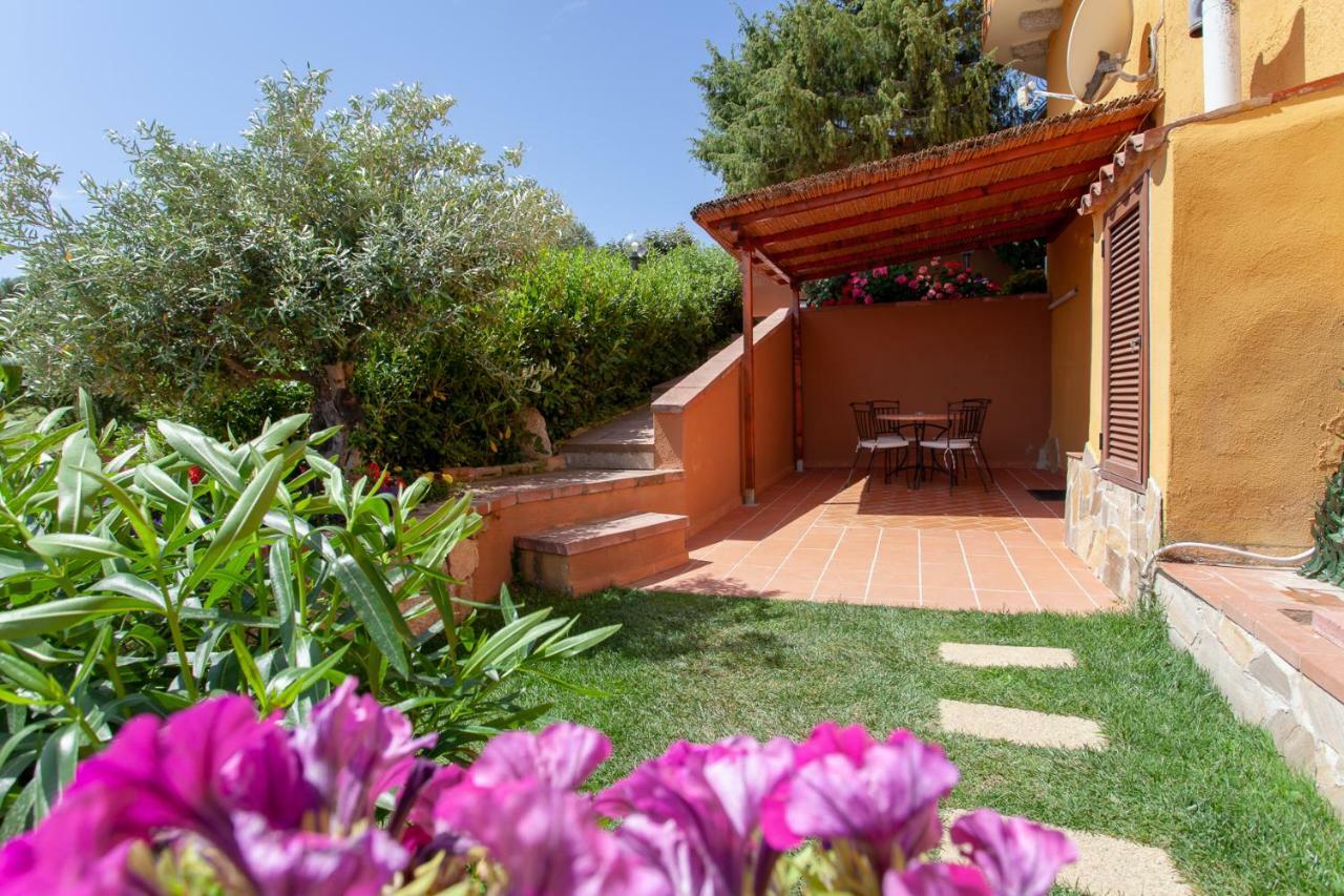 Domus Francy Hotel San Teodoro  Buitenkant foto