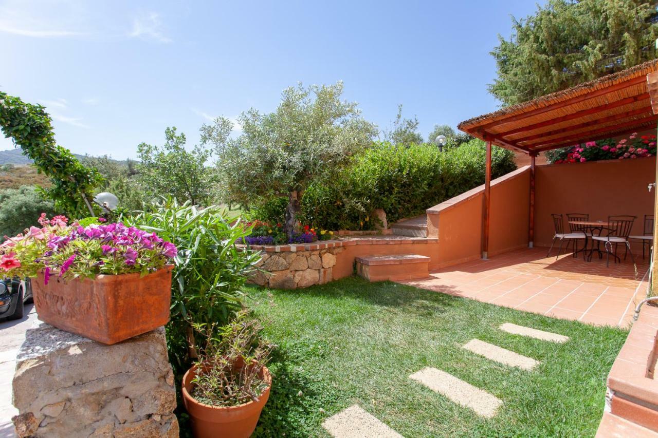 Domus Francy Hotel San Teodoro  Buitenkant foto